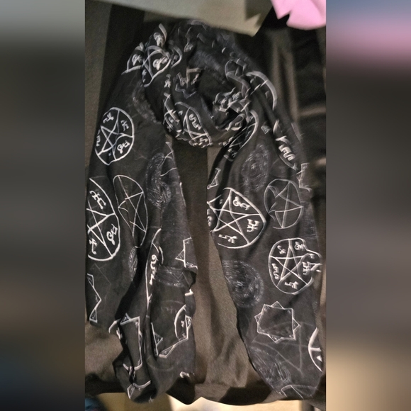 Supernatural Show Scarf - Picture 2 of 2
